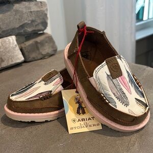 ARIAT Lil’ Stompers Anna cruisers,slip on,pull tab,feather print,rugged sole